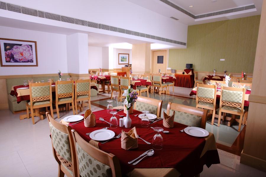 Pooram International Hotel Thrissur ภายนอก รูปภาพ