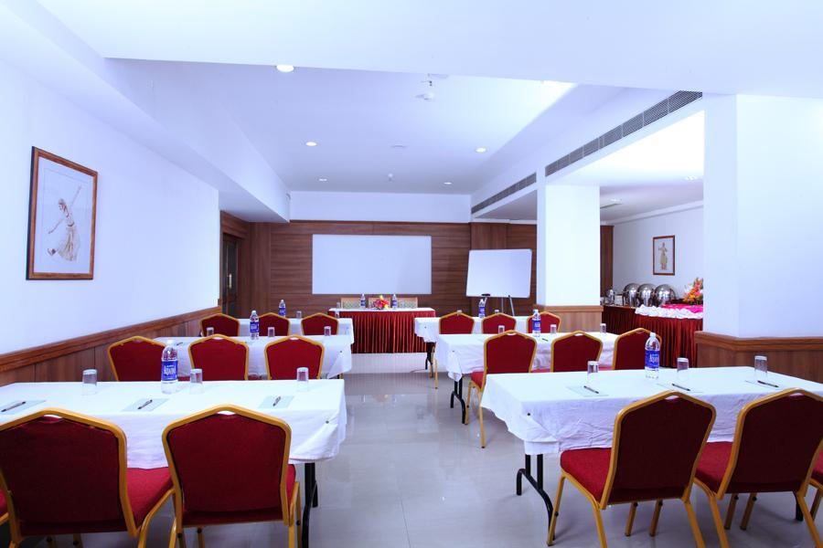 Pooram International Hotel Thrissur ภายนอก รูปภาพ