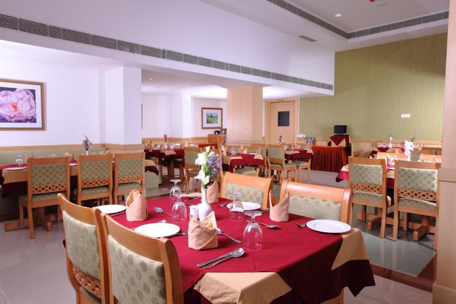 Pooram International Hotel Thrissur ภายนอก รูปภาพ