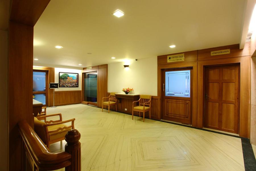 Pooram International Hotel Thrissur ภายนอก รูปภาพ