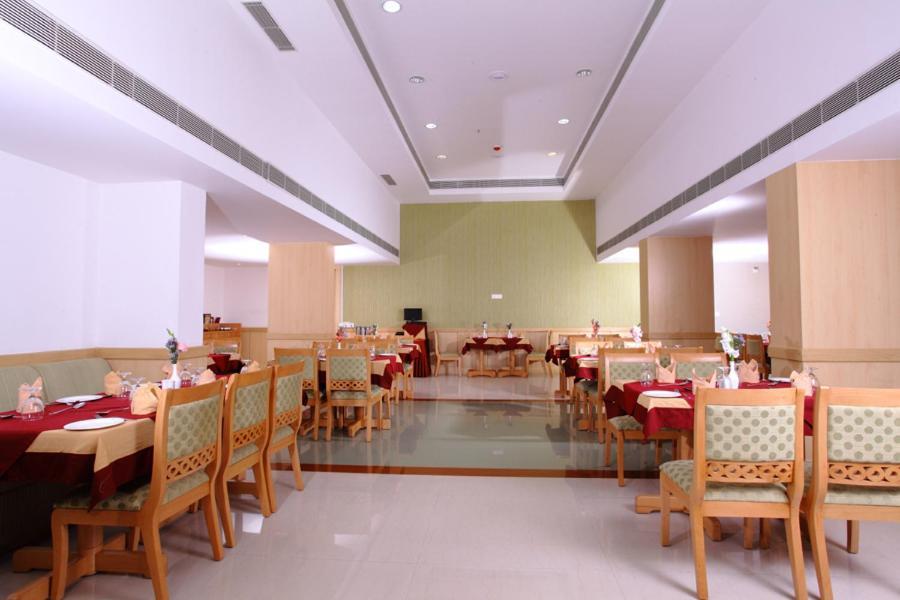 Pooram International Hotel Thrissur ภายนอก รูปภาพ
