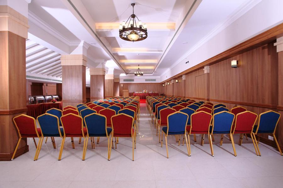 Pooram International Hotel Thrissur ภายนอก รูปภาพ