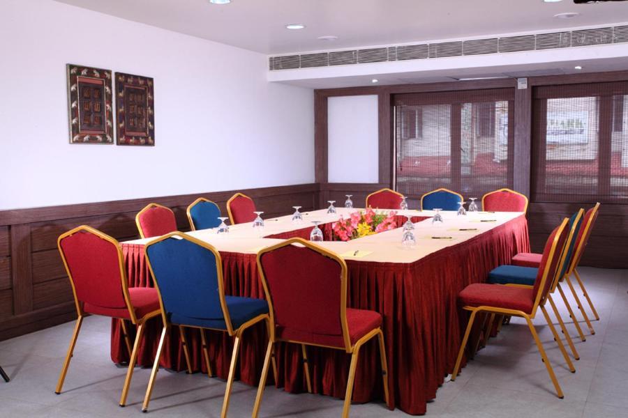Pooram International Hotel Thrissur ภายนอก รูปภาพ