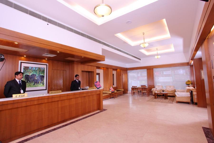 Pooram International Hotel Thrissur ภายนอก รูปภาพ